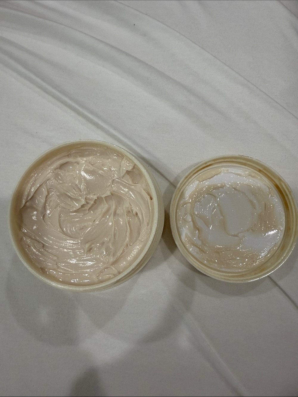 Le Labo Hinoki Body Cream - Off-White Jar - Picture 5 of 7